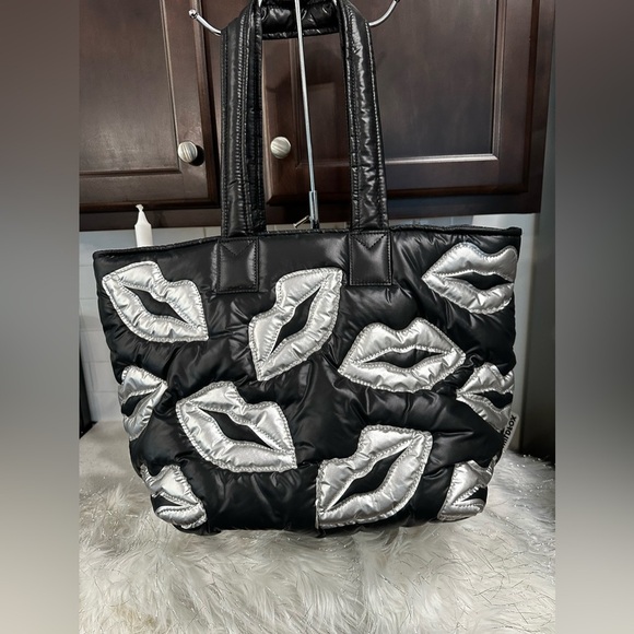 Wildfox Women's Embroidered Lips Icon Tote Bag (NWT) - Picture 5 of 12